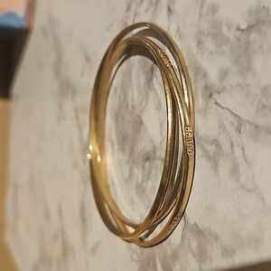 Guess basic gold bracelet Bangle With Guess Engraved